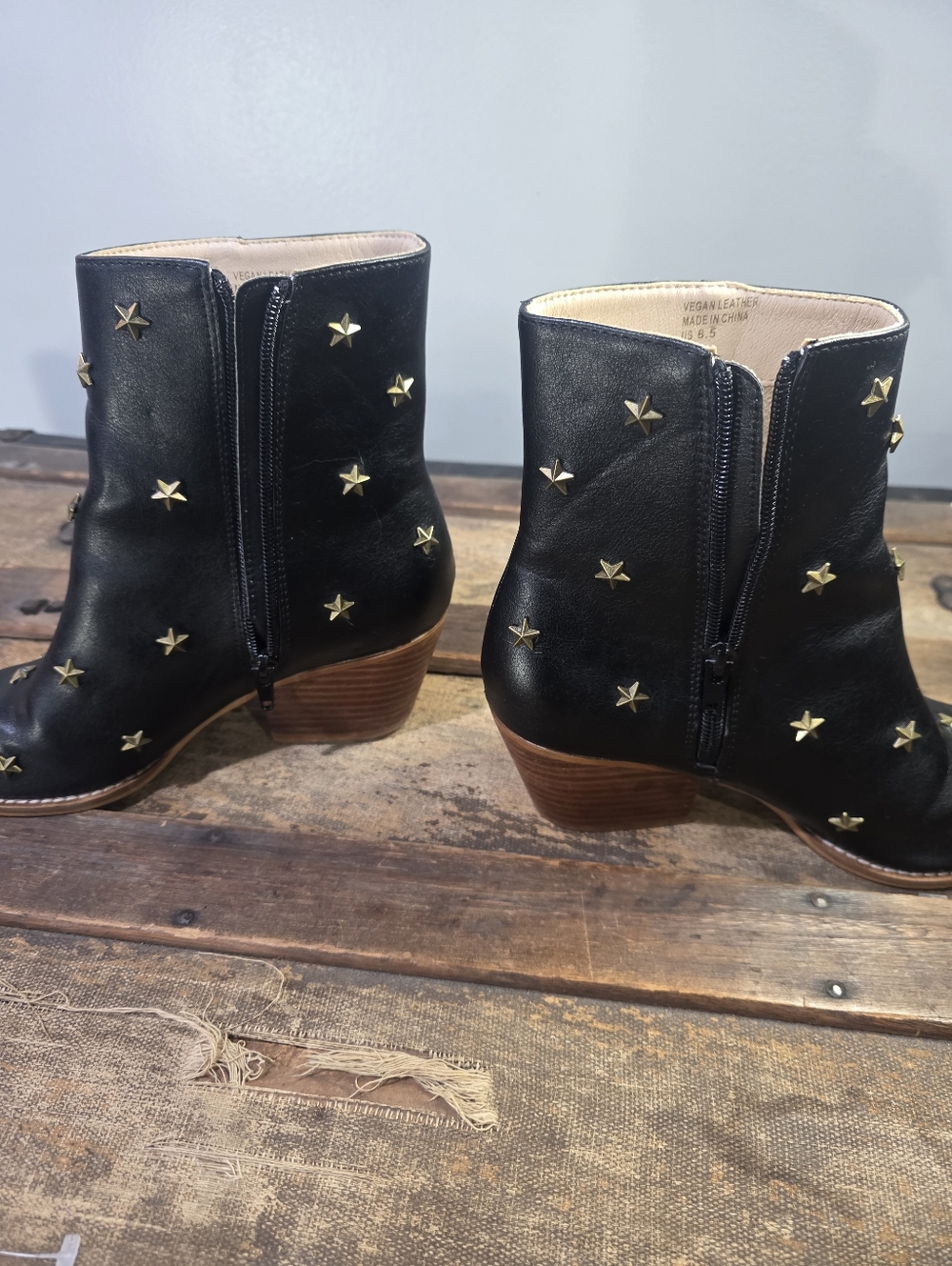 Oasis Society Audrie Star Studded Western Side Zip Vegan Leather Booties. 6.5 - Picture 5 of 12